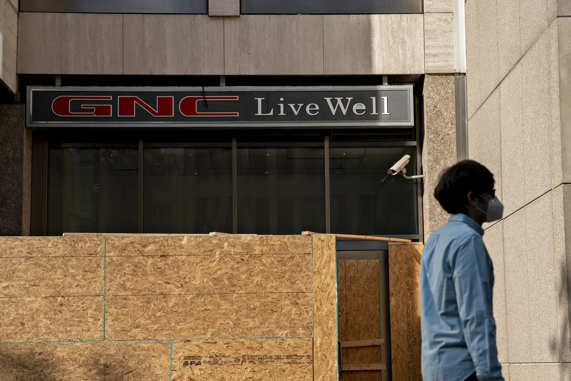 GNC Discusses Bankruptcy Loan Before June 15 Debt Trigger