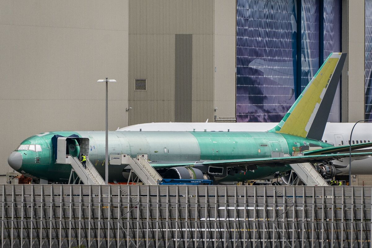 🟪"Boeing registra un boom di ordini grazie alla visita di Trump in Medio Oriente"