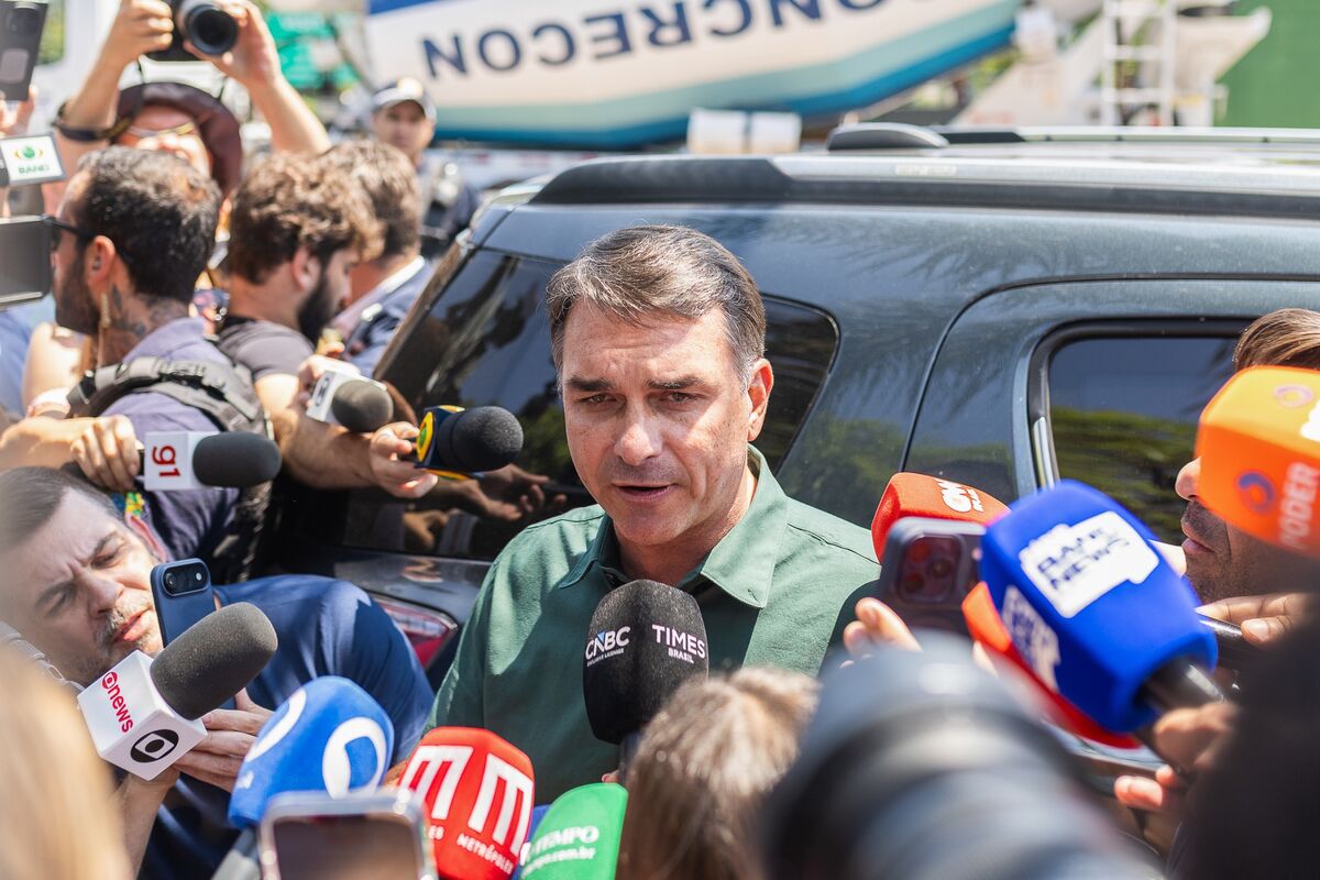 Billionaire Brazilian Brothers Emerge as Bolsonaro’s Foes in Presidential Runoff