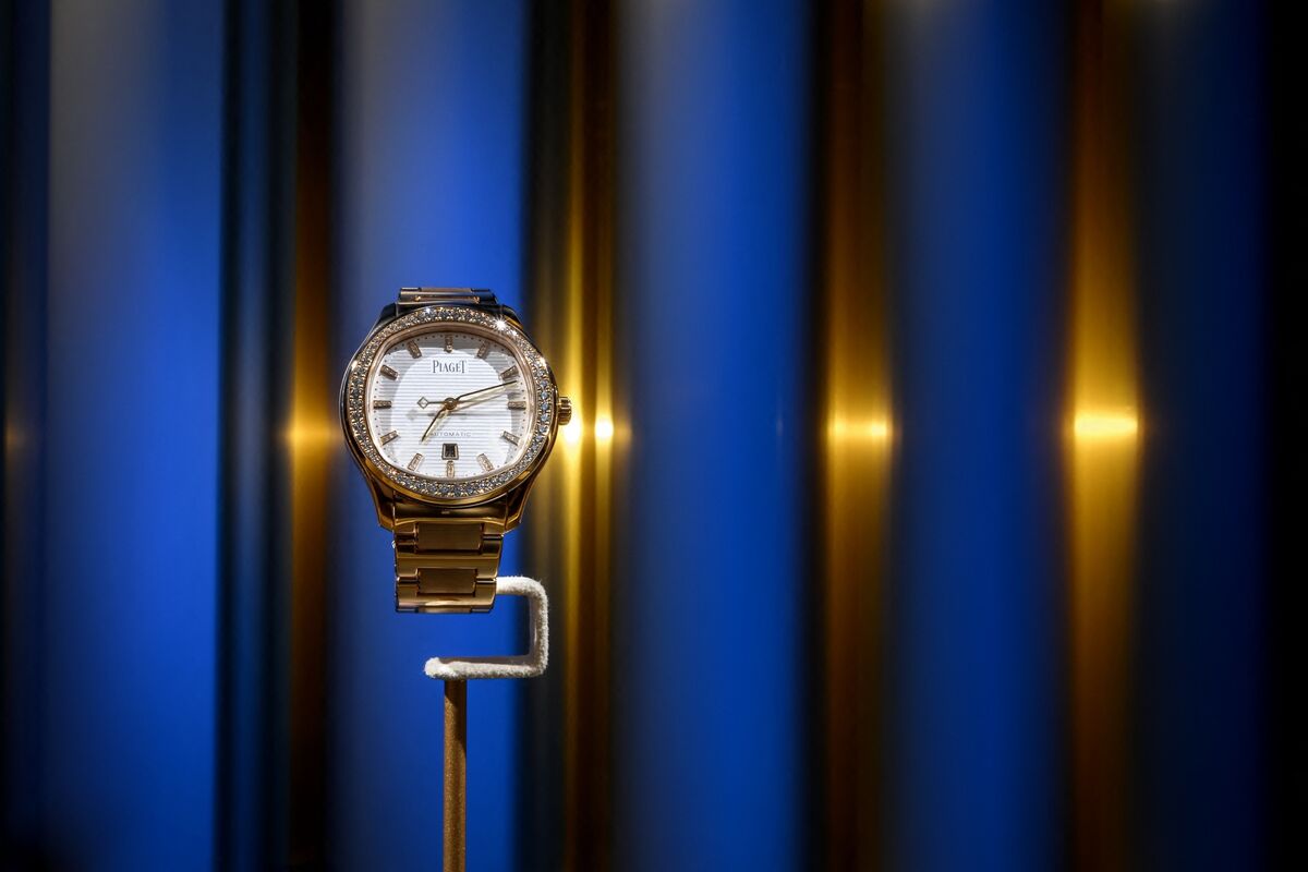 Rich Russians turn to luxury jewellery, watches to shield savings