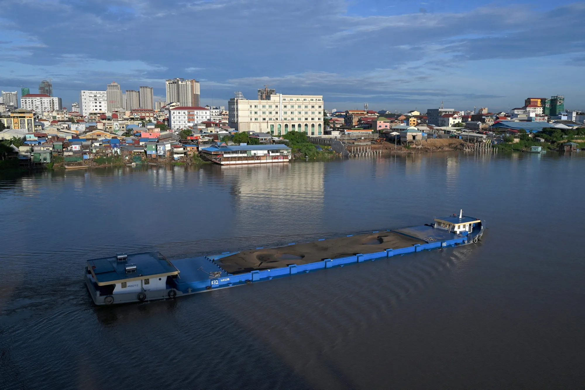 Shipping in Phnom Penh.