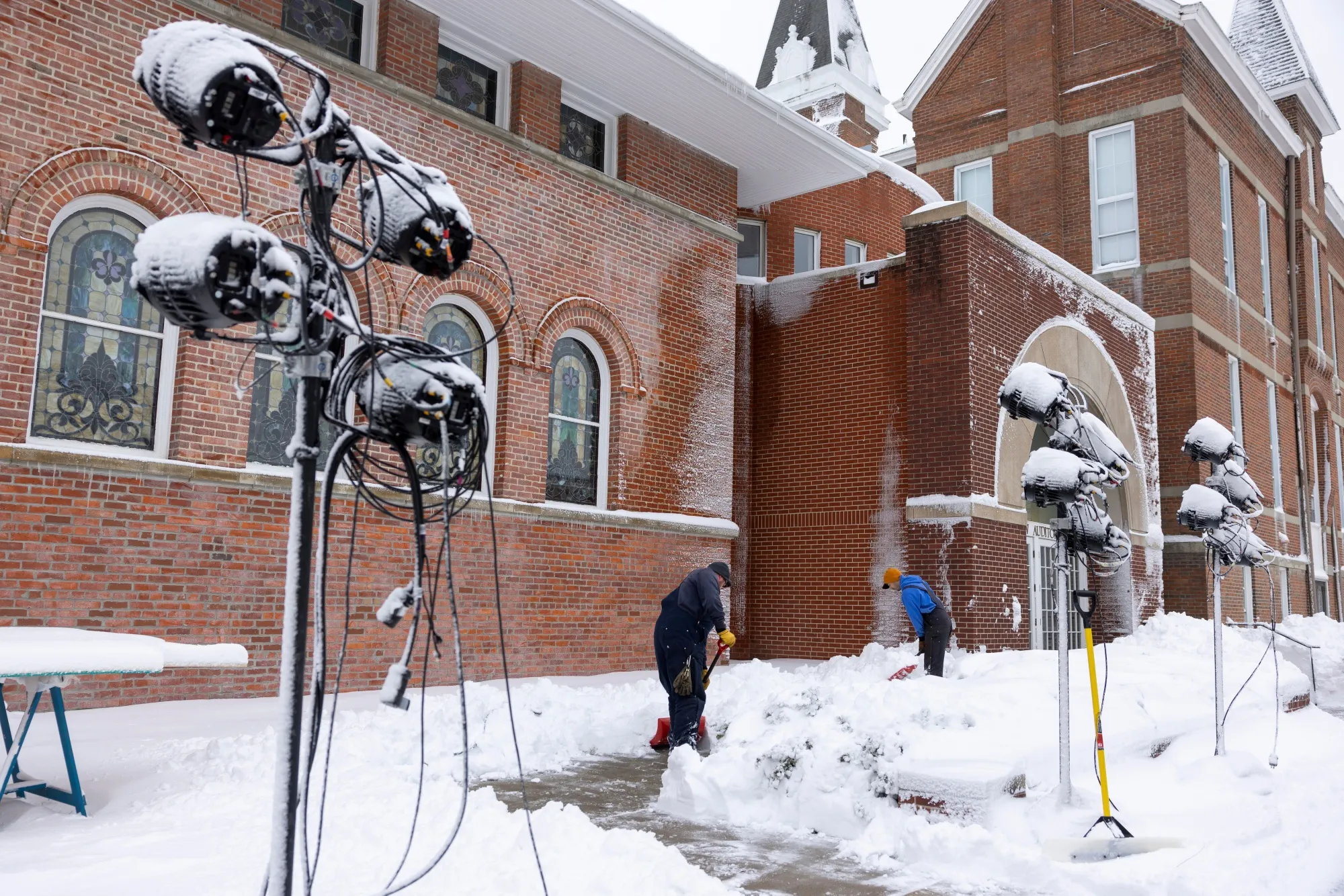 Crews work to remove snow from Drake University's Sheslow Auditorium ahead of the Republican primary presidential debate in Des Moines, Iowa,&nbsp;on&nbsp;Jan. 9.