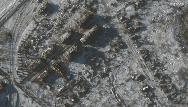 Clădiri puternic avariate în Soledar, Ucraina, la 7 ianuarie 2023. Sursa: Institutul de Cercetări Economice și Sociale din Ucraina: Imagine din satelit ©2023 Maxar Technologies.