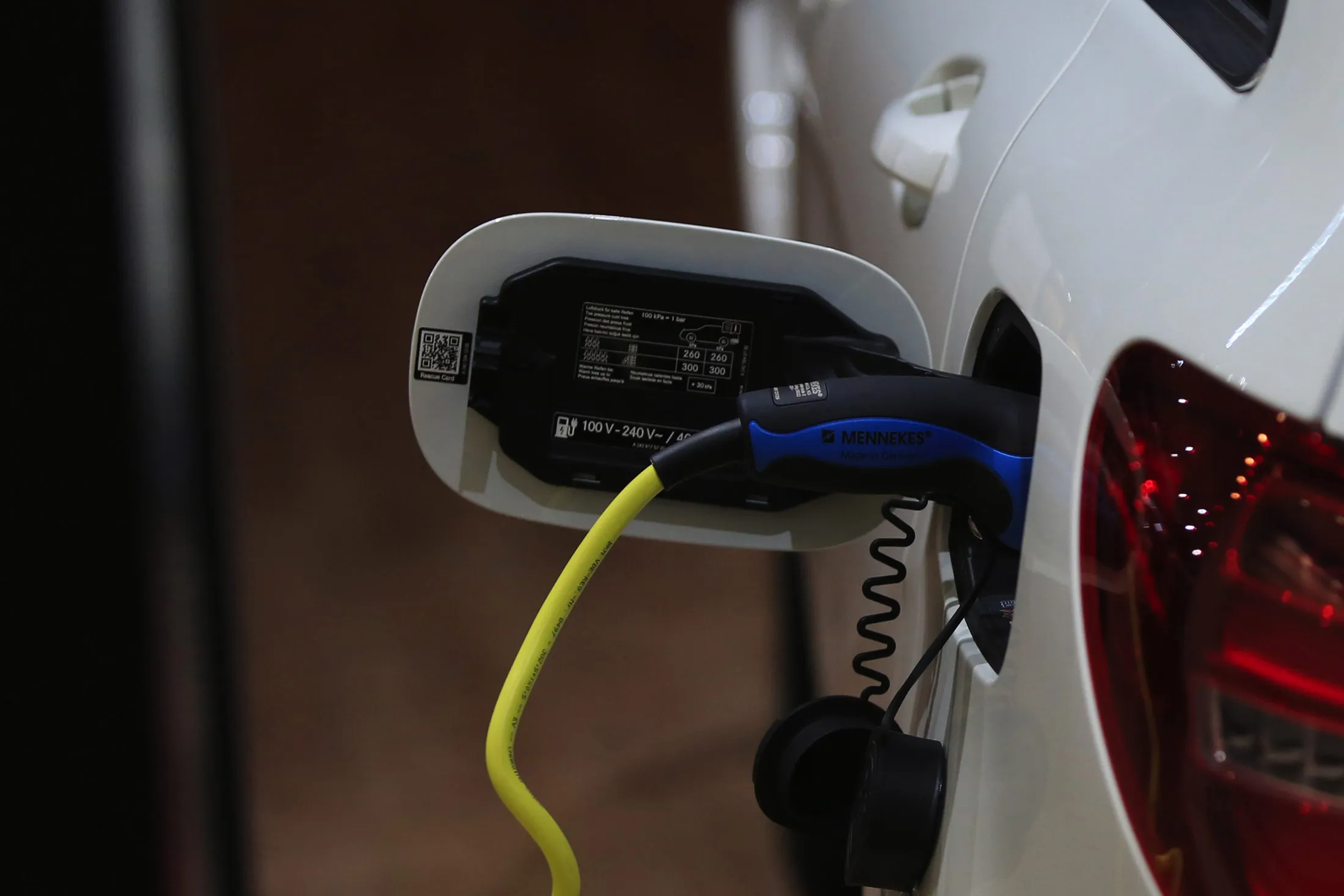 A Mercedes-Benz B 250 electric automobile sits connected to a charging point at the Mercedes-Benz AG exhibition stand ahead of the IAA Frankfurt Motor Show in Frankfurt, Germany, on Monday, Sept. 14, 2015. The Frankfurt International Motor Show starts on Thursday, and nearly one million visitors are expected to view the latest must-have vehicles and motoring technology from over 1,000 exhibitors in a space equivalent to 33 soccer fields.
