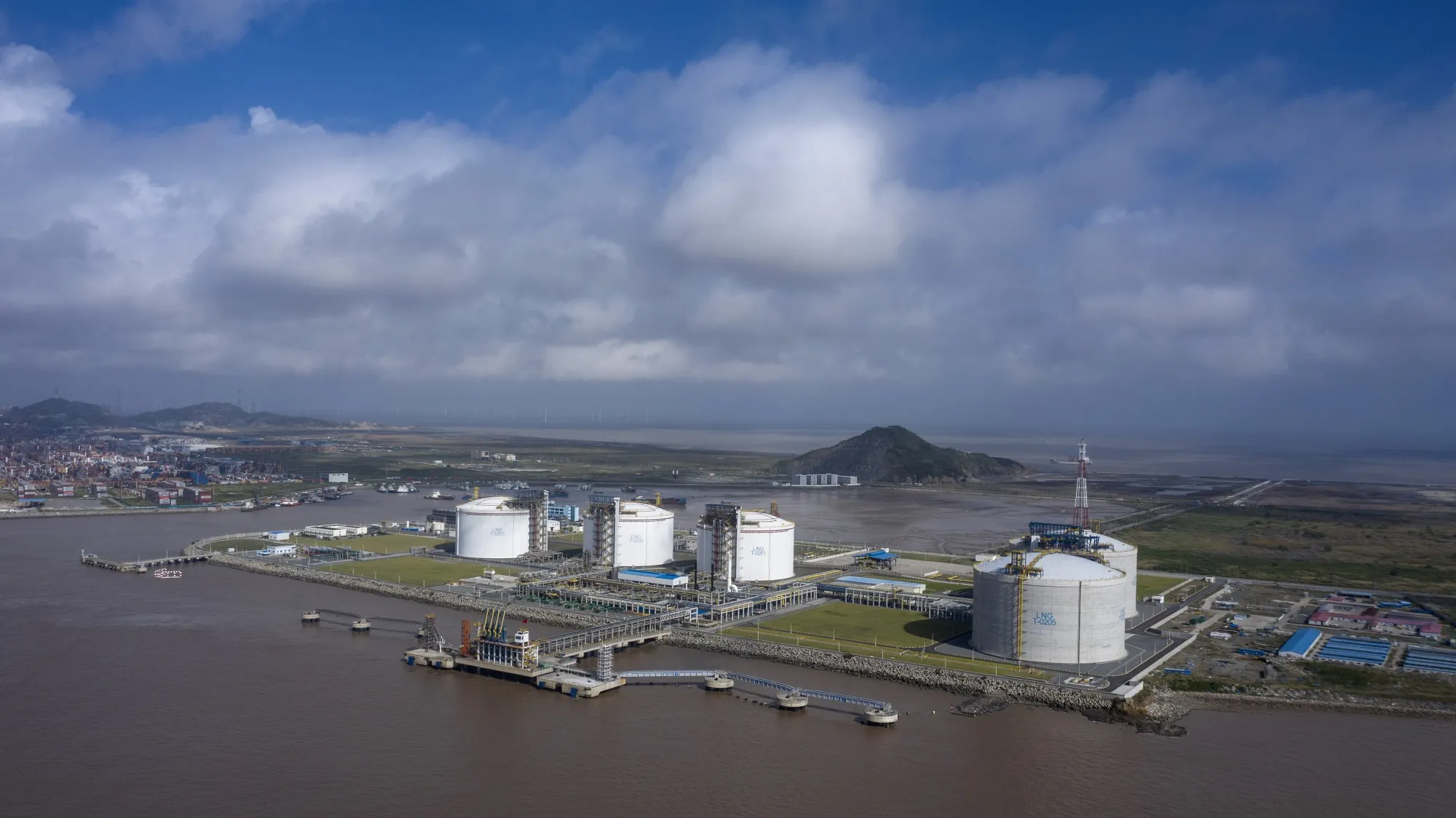 An LNG&nbsp;terminal&nbsp;in Shanghai.