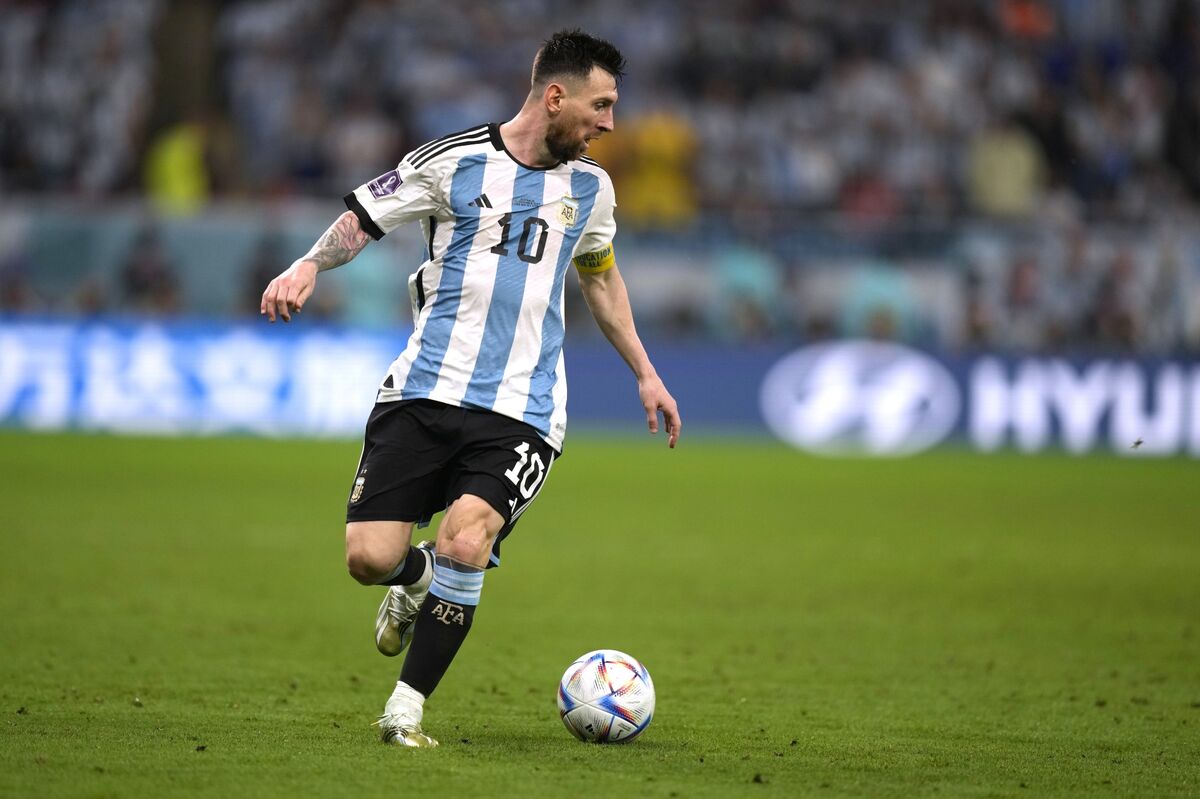 Messi Resumes World Cup Quest as Argentina Plays Netherlands - Bloomberg