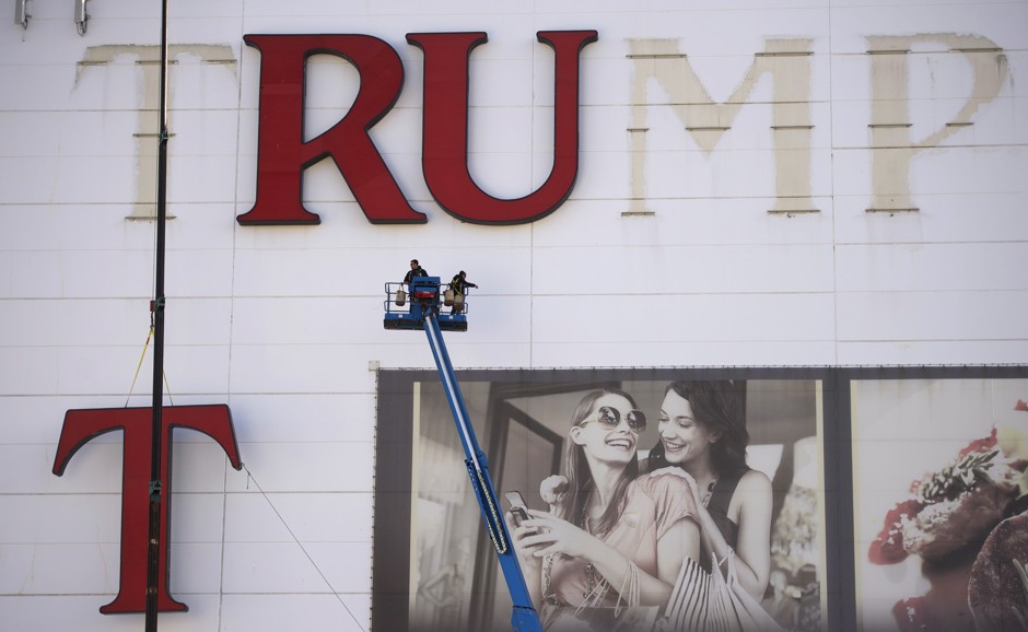 Letters come off Atlantic City's Trump Plaza Casino in October 2014.