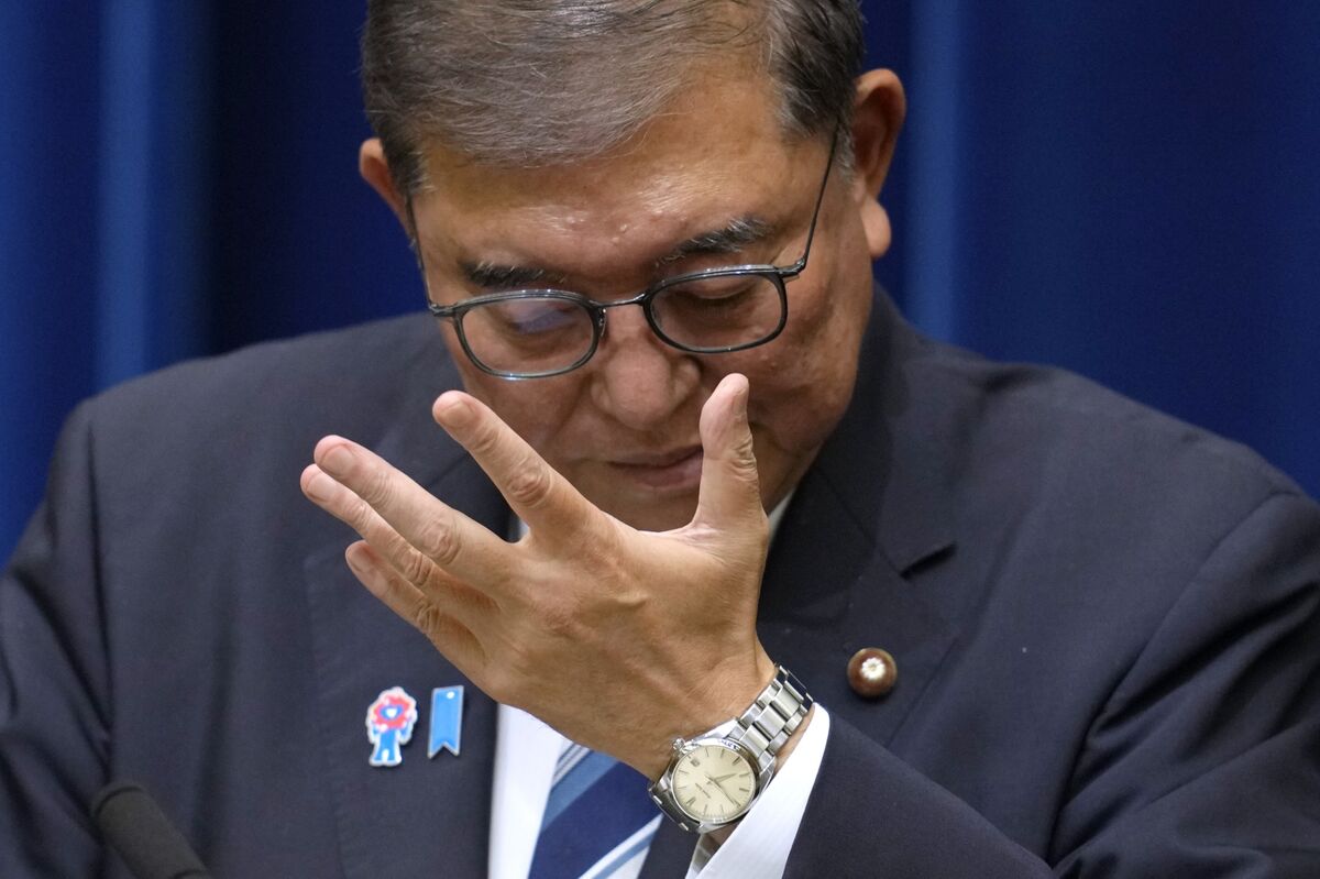 Japan’s Long Bonds Drop as Ishiba Resignation Fuels Fiscal Risk