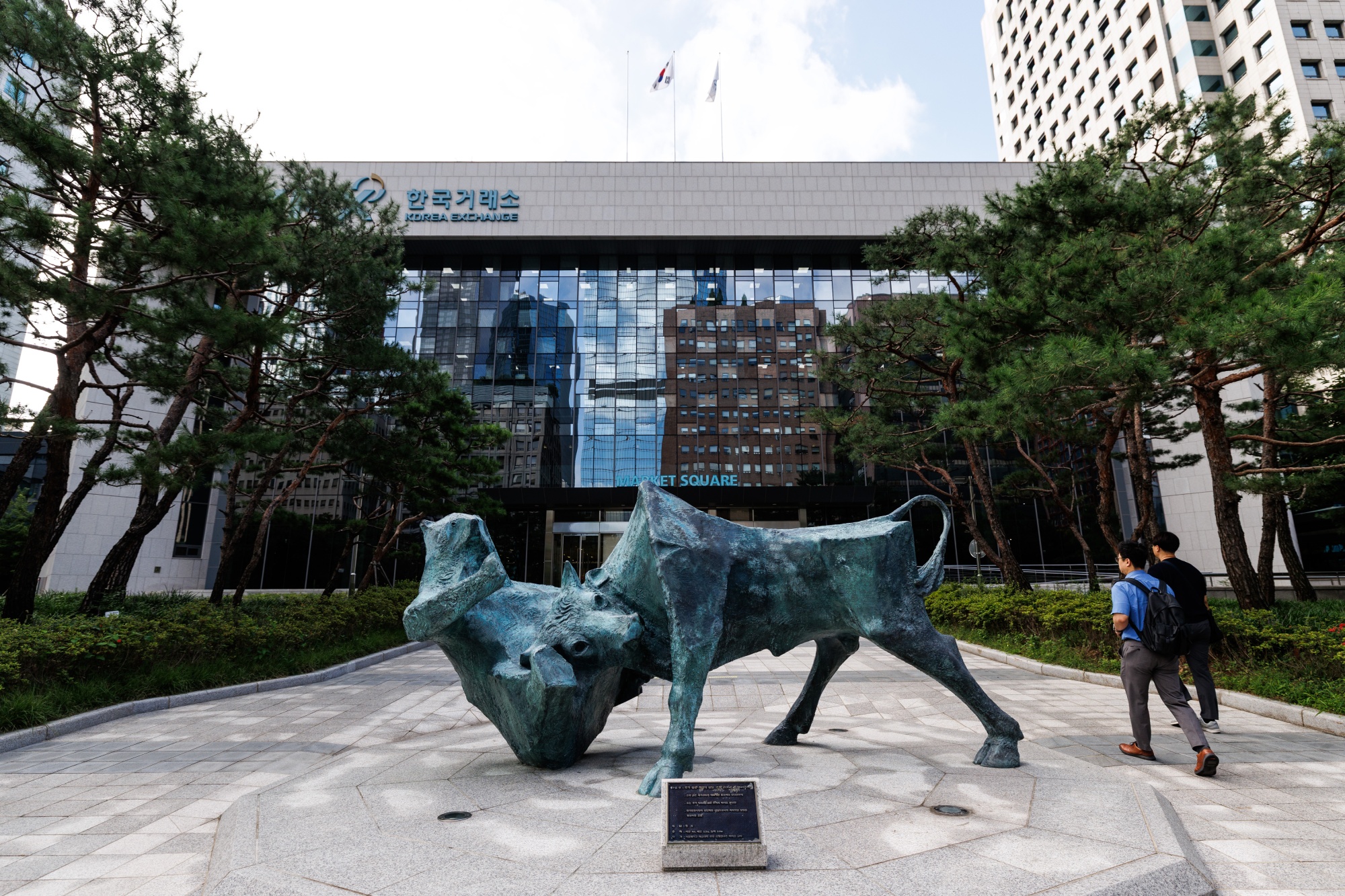 Image associated with story "South Korea Is Becoming Uninvestable, Too"