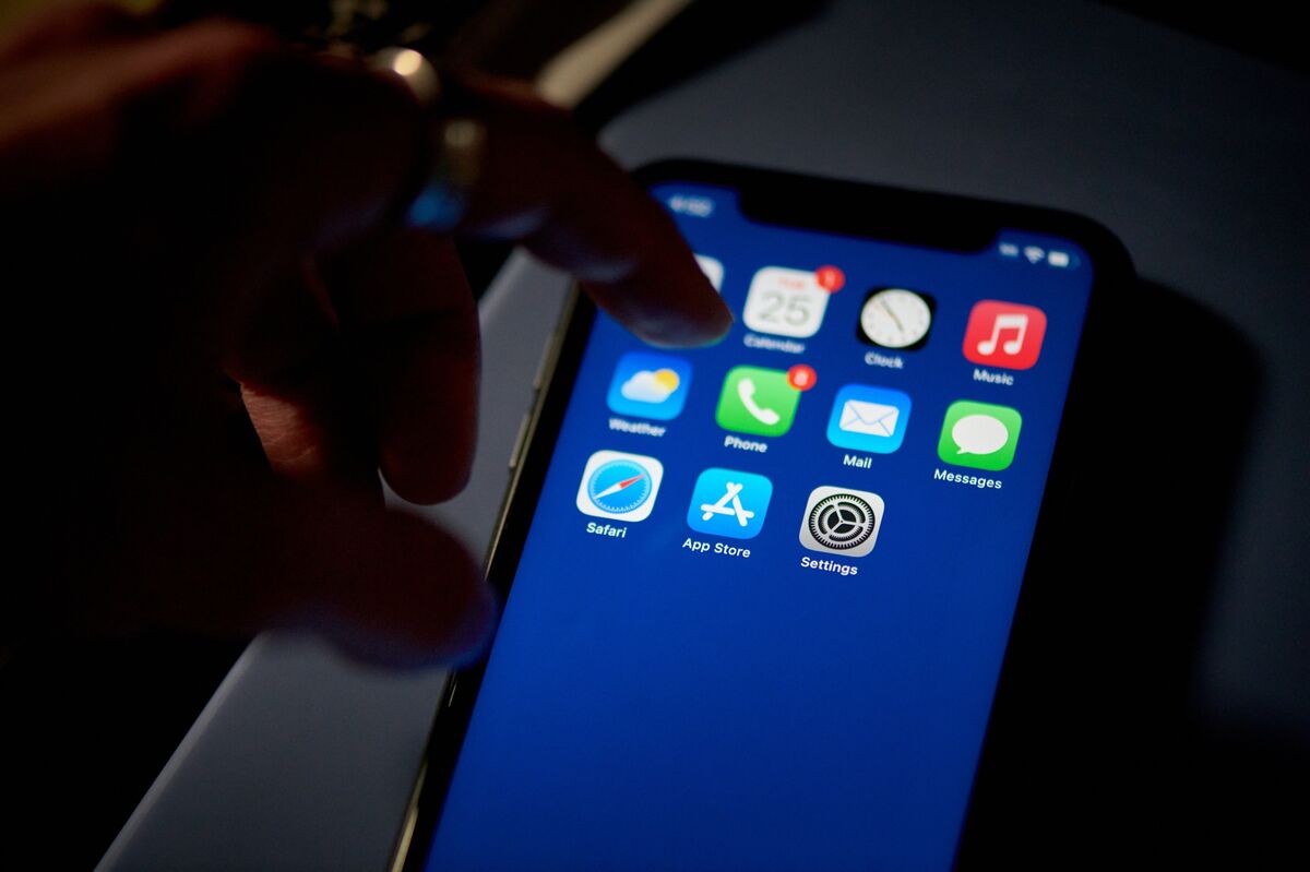 Apple Attacks EU Crackdown in Digital Law’s Biggest Court Test
