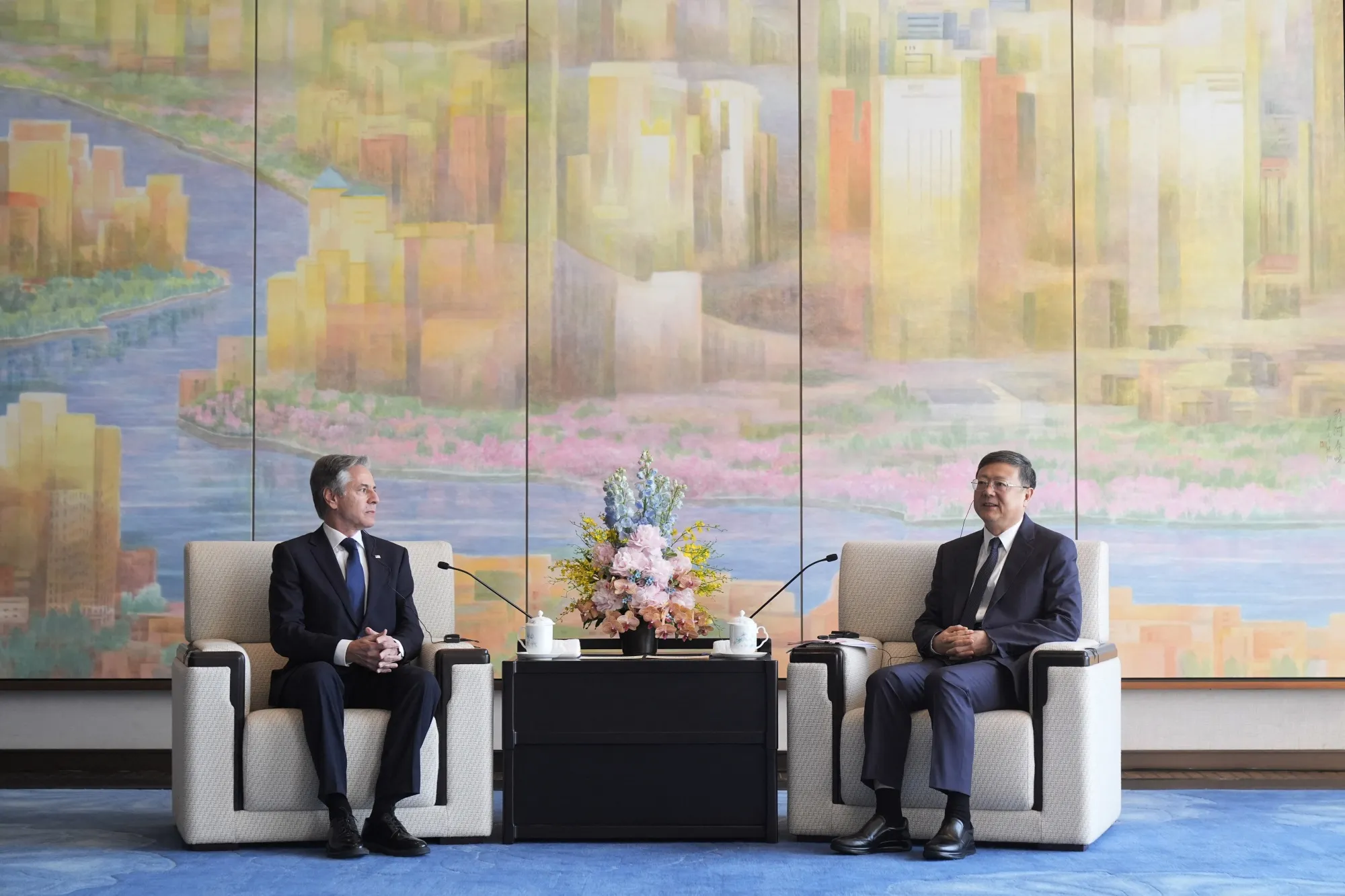 Antony Blinken with Chen Jining in Shanghai on April 25.