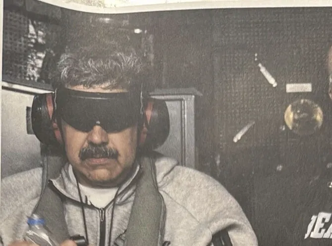 Una foto publicada por Donald Trump en Truth Social en la que aparece Nicolás Maduro a bordo del USS Iwo Jima.