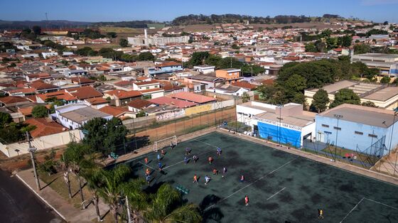 Sinovac Shot Controls Covid in Brazil Town After 75% Covered