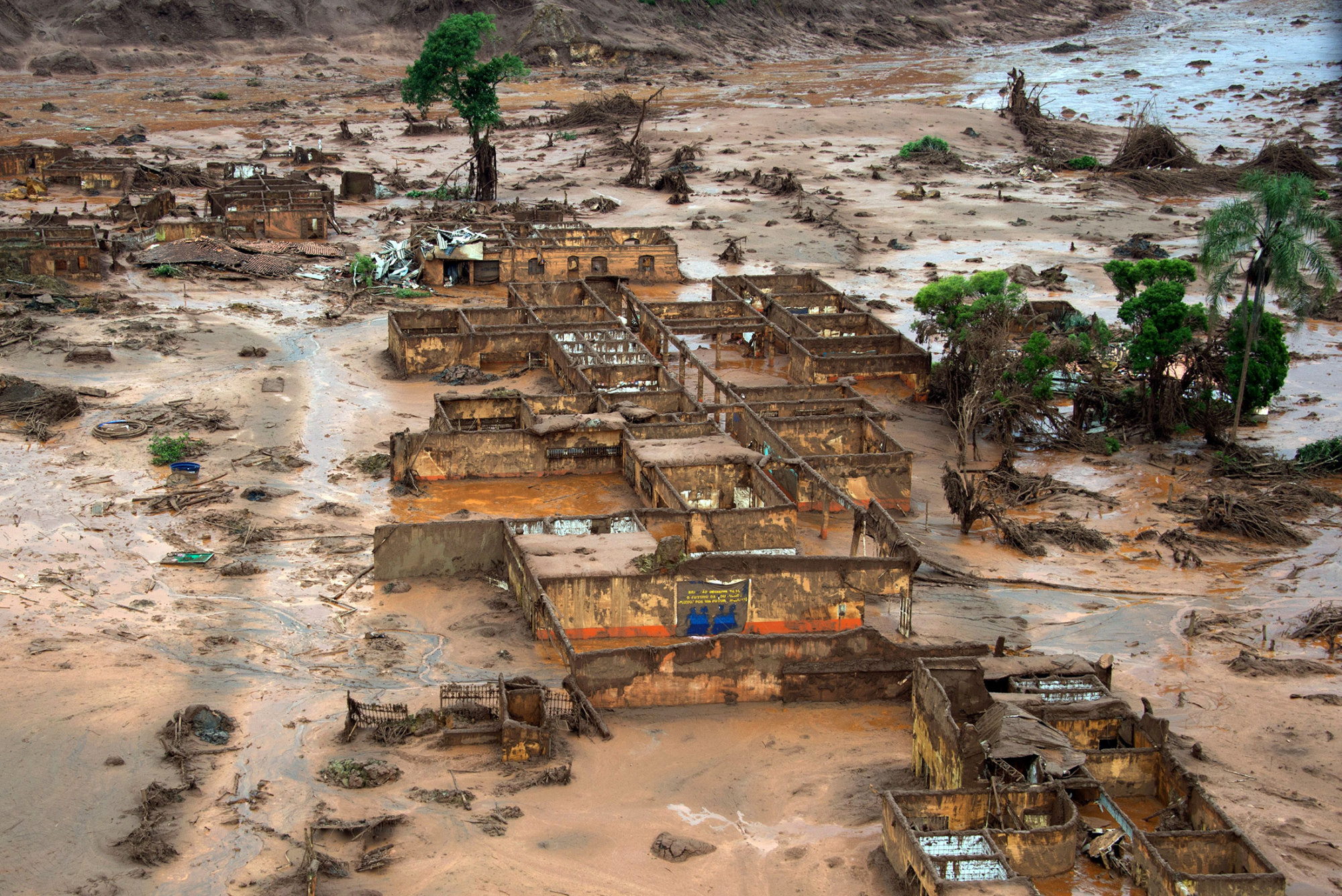 Aerial view of damages after a dam burst in the village of Bento Rodrigues, in Mariana, Minas Gerais state, Brazil on November 6, 2015. Photographer: Christophe Simon/AFP via Getty Images
