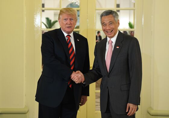 Trump Meets Singapore's Lee Before Historic Kim Jong Un Summit