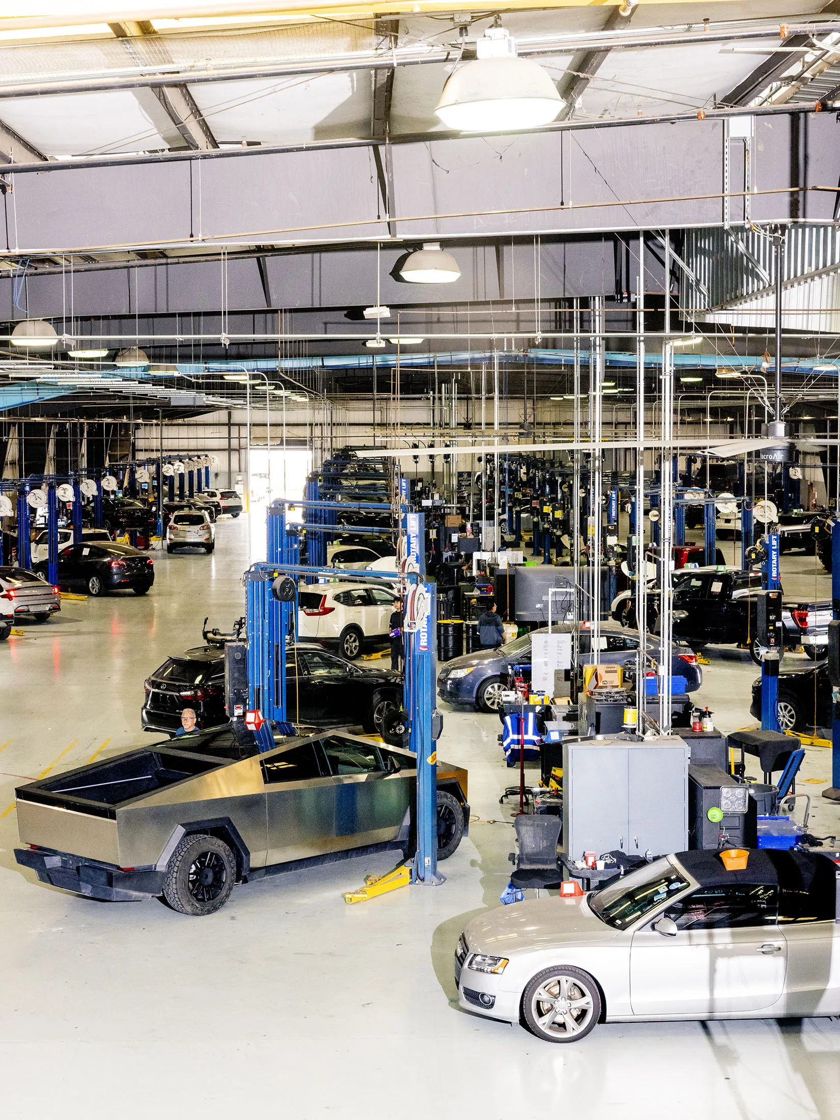 Carvana’s reconditioning center&nbsp;in Tolleson, Arizona.