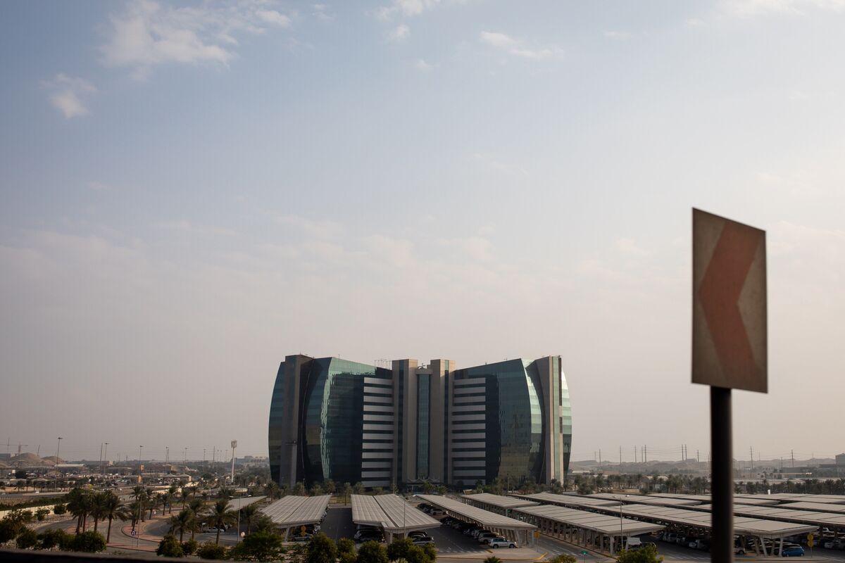 Saudi Aramco Evacuates Headquarters, Asks Staff to Work Remotely