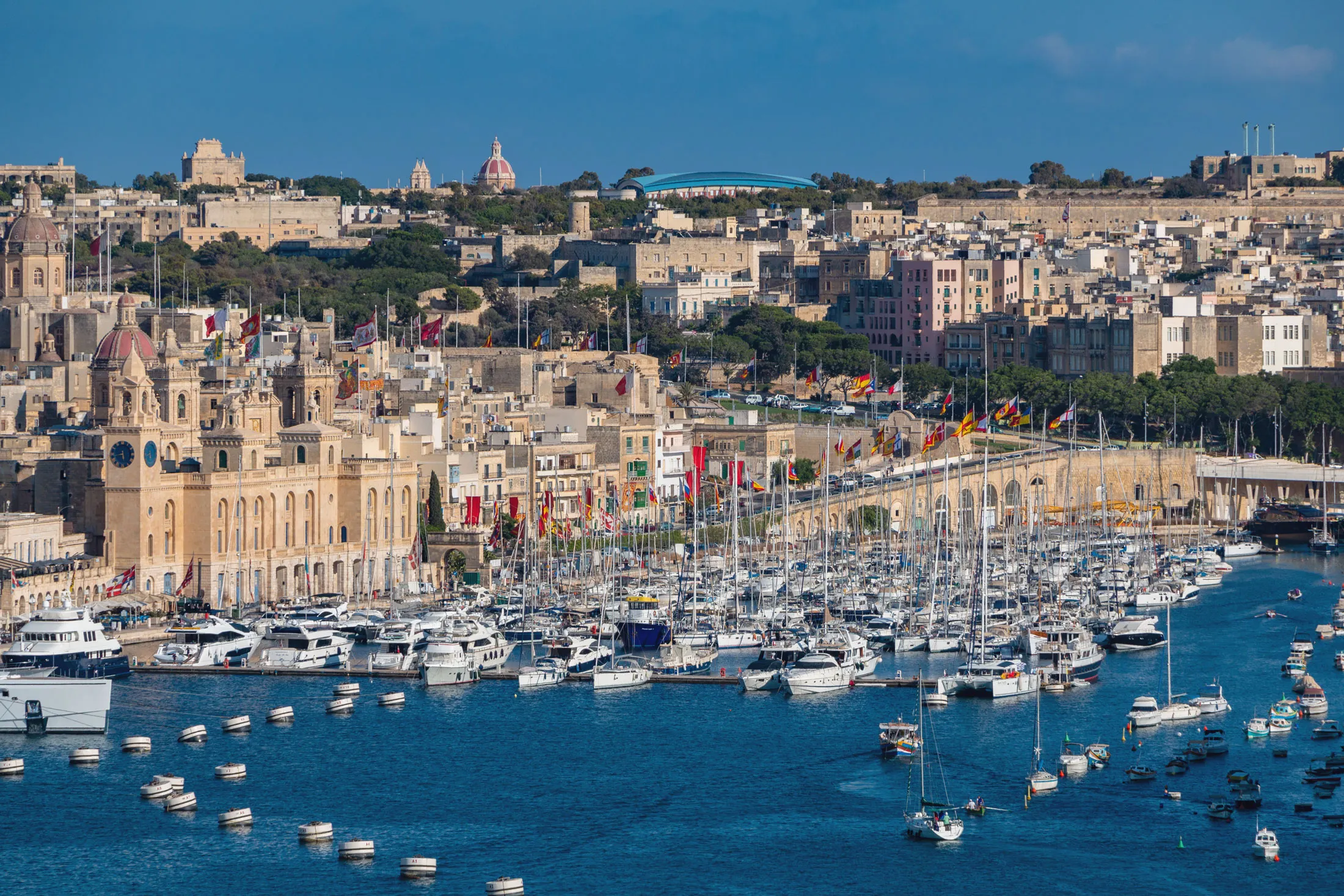 Malta’s investor citizenship program requires a minimum donation of €600,000 ($661,590).