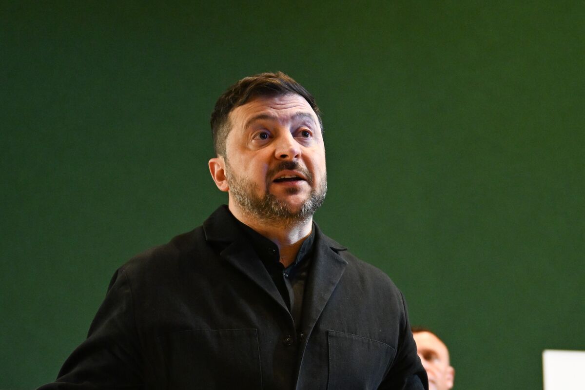 Politics: Ukrainian President Zelenskiy is negotiating fuel supply agreements during his tour of the Middle East.