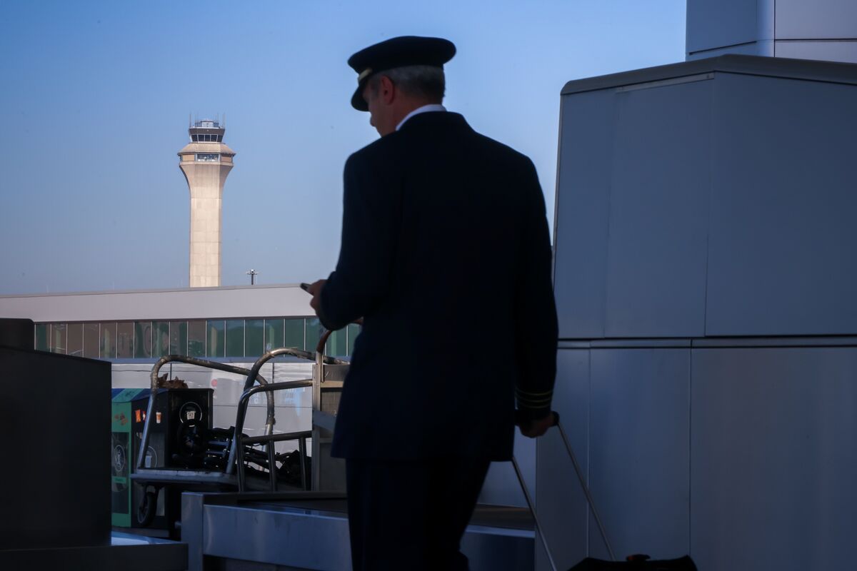 Transportation Secretary Duffy Warns Nationwide Flight Delays Amid Ongoing Government Shutdown