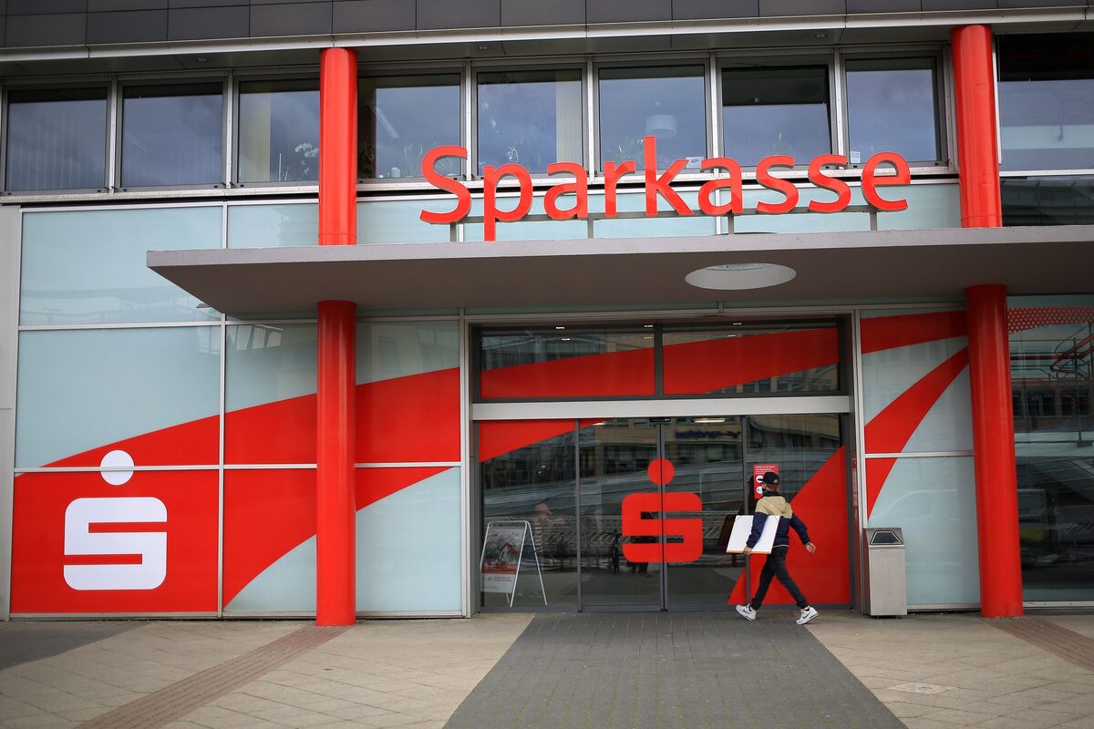 assets.bwbx.io image