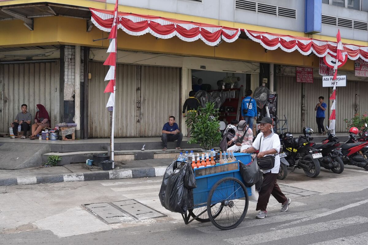 Indonesia Outlook Cut, Media Reports; Fitch Declines to Comment