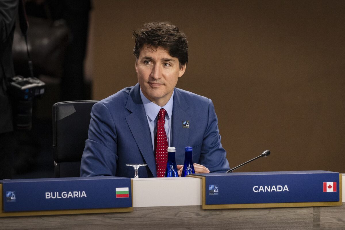 Sign Target Forhead Trudeau Trudeau Calls NATO Target ‘Crass’ But Sets 2032 Deadline to Meet It ...