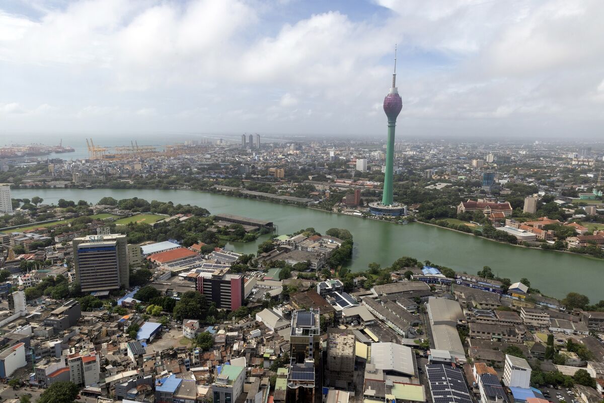 Sri Lanka Lifts Benchmark Rate to Support Rupee, Crimp Inflation