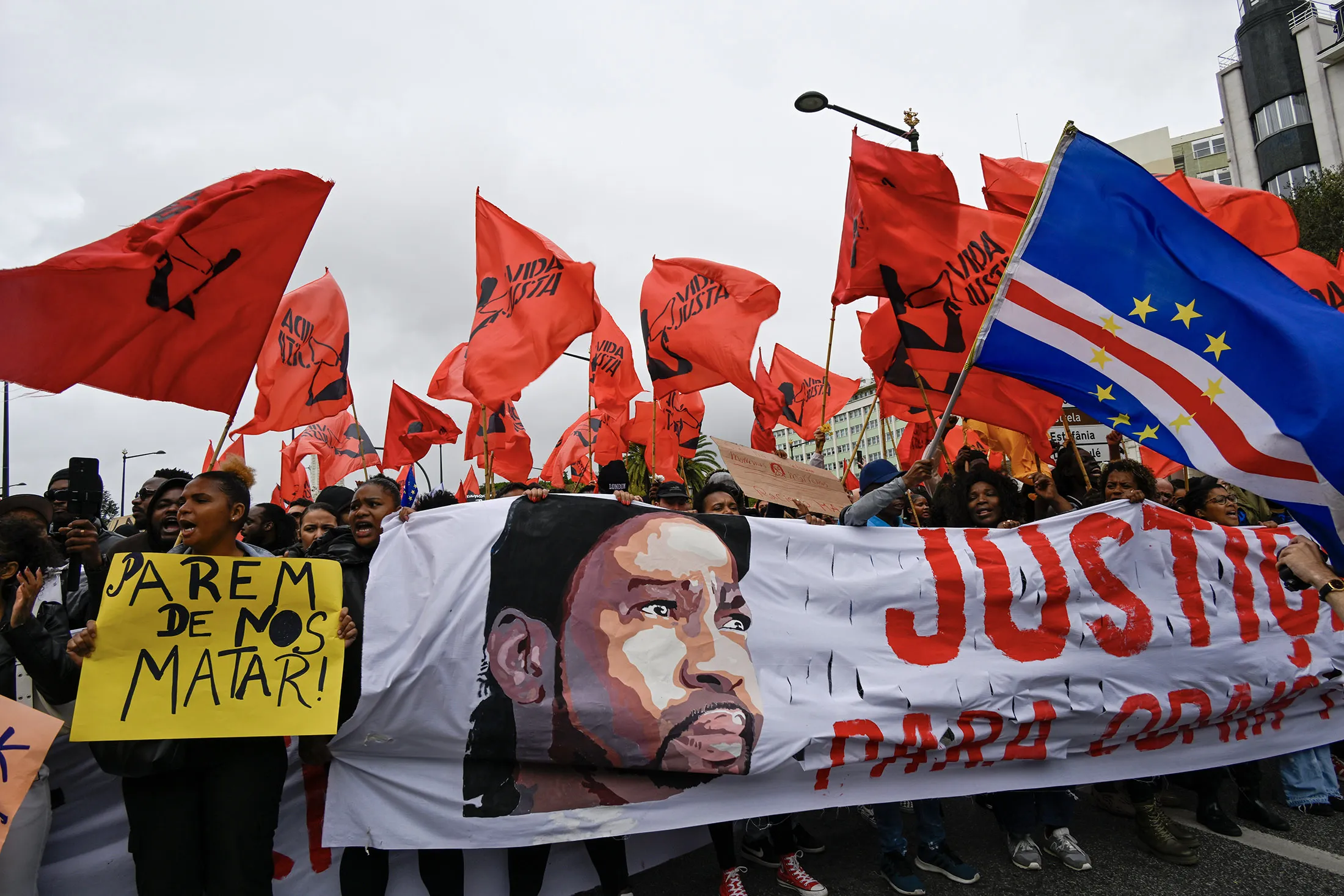 Demonstrators in Lisbon March to Commemorate Man Shot by Police - Bloomberg