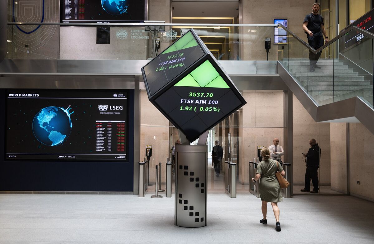 UK Bonds Fall as Budget Relief Gives Way to Longer-Term Concerns