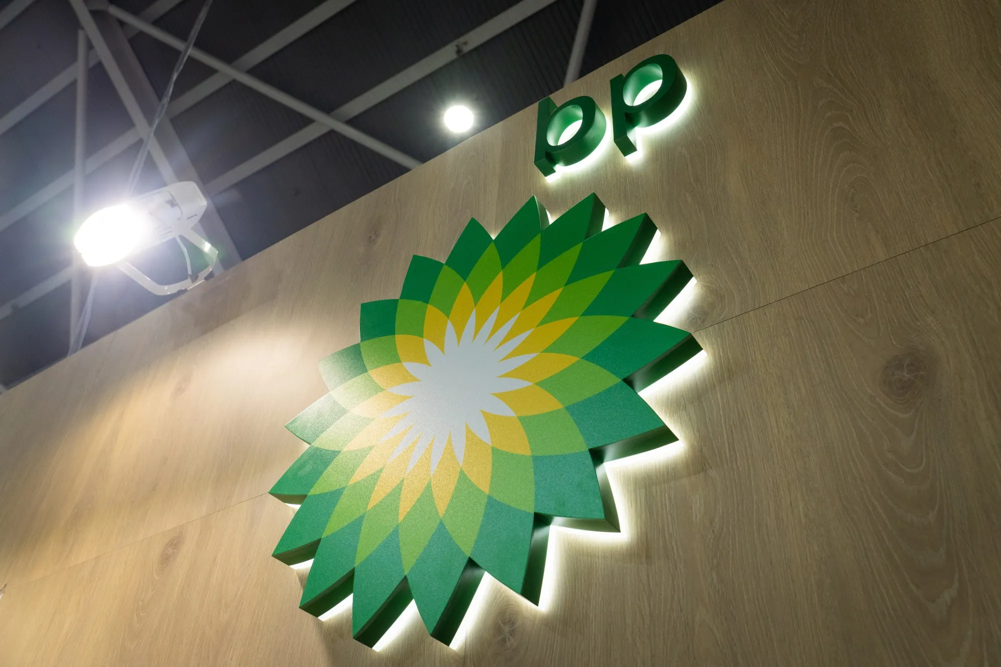 BP Maintains Share Buybacks Even as Profit Falls, Debt Rises - Bloomberg