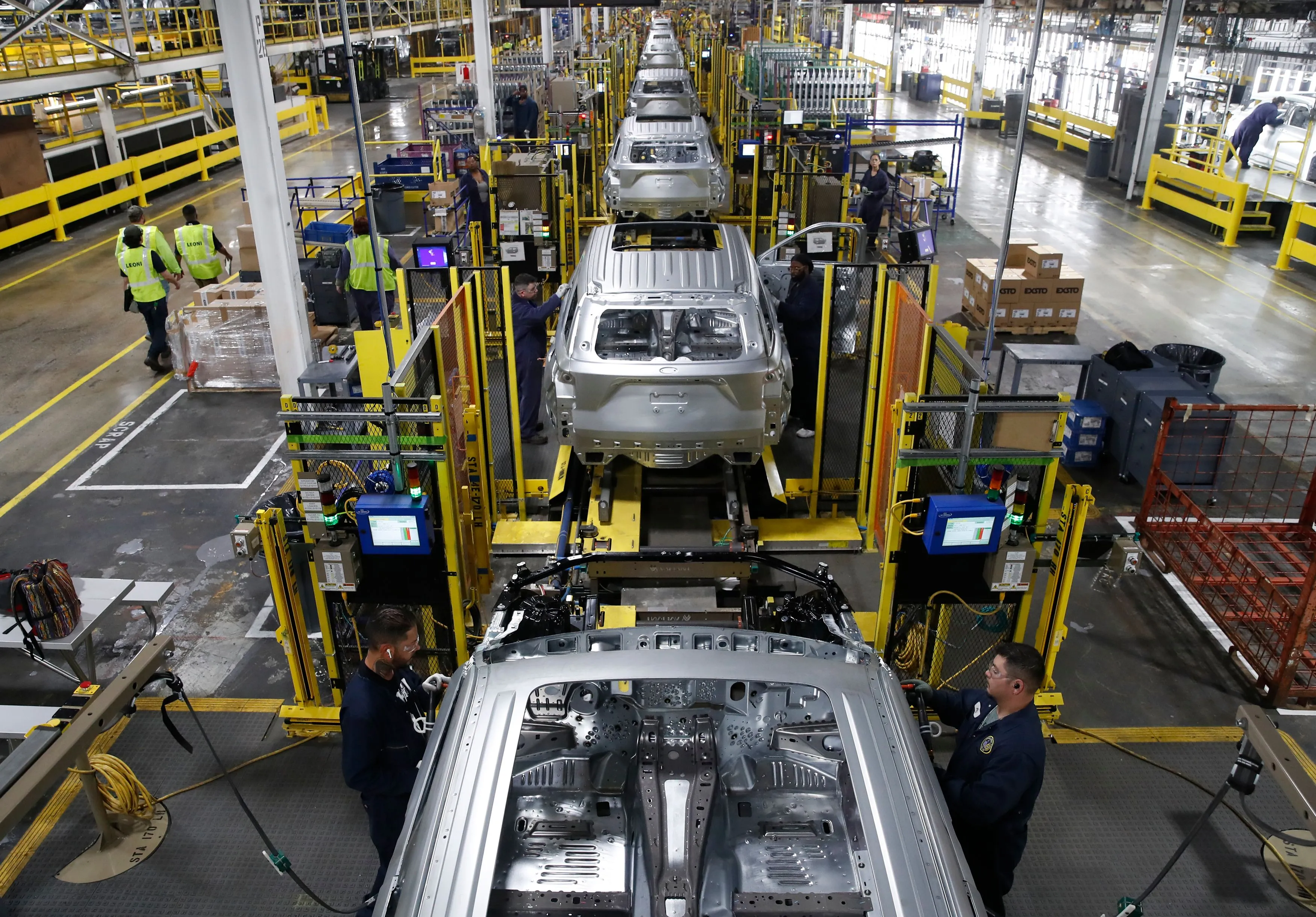Workers assemble cars at&nbsp;Ford's Assembly Plant in Chicago.