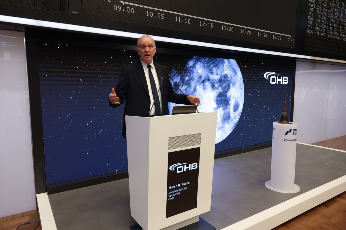 OHB Shares Dip After German Satellite Firm’s €789 Million Re-IPO