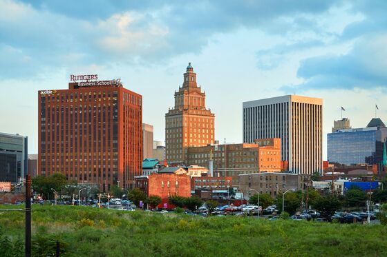 An All-Star Team Is Helping Newark Restaurants Feed Their City