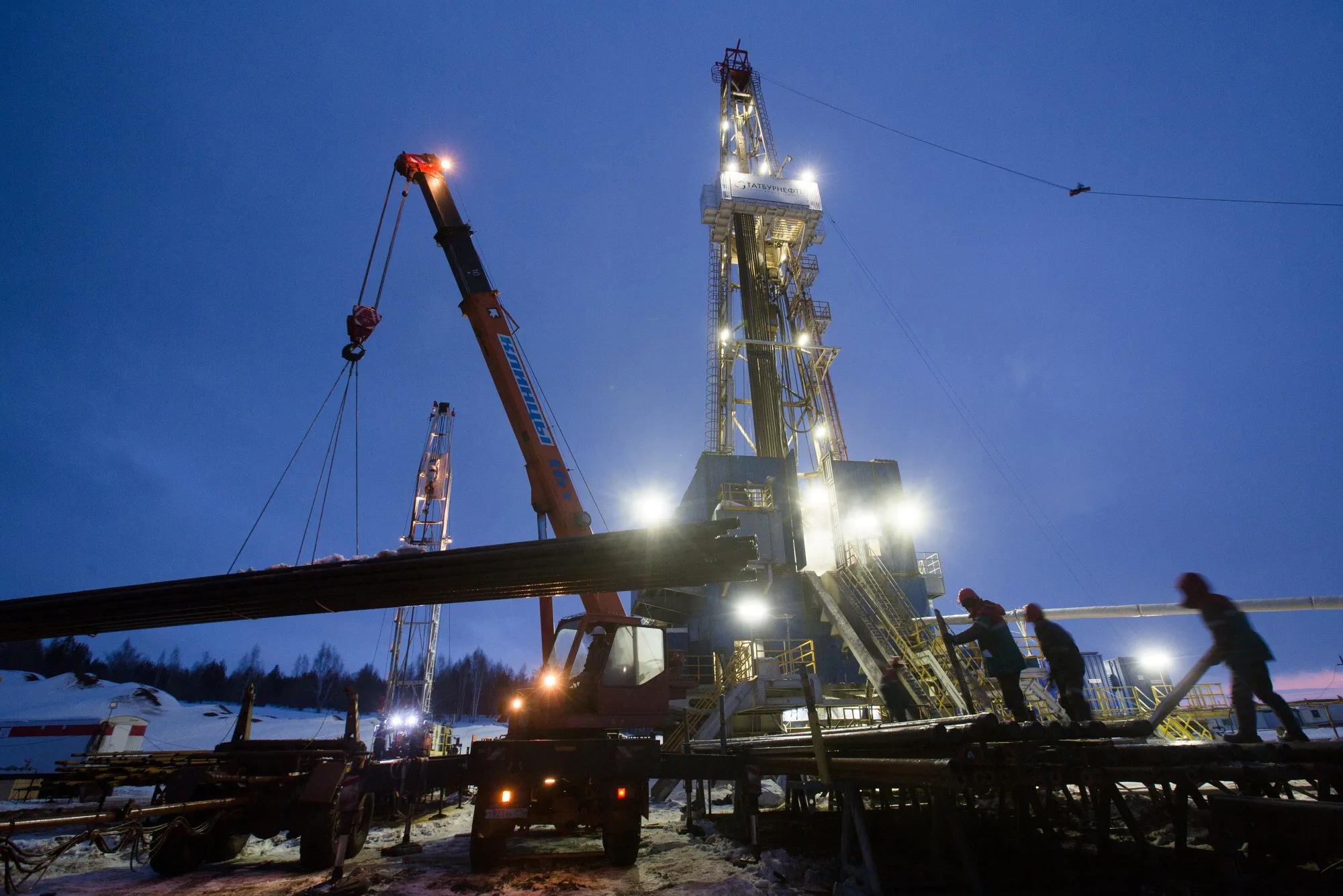 An oil drilling rig, operated by Tatneft PJSC, operates at night on an oilfield near Almetyevsk, Tatarstan, Russia.&nbsp;