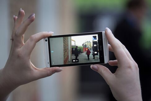 HTC Posts Record-Low Profit After Latest Smartphone Delayed