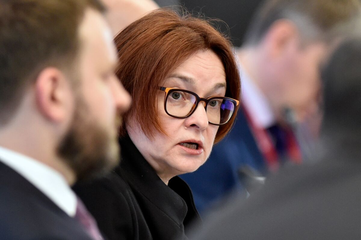 Putin’s Central Banker Under Fire to Cut Record-High Rates