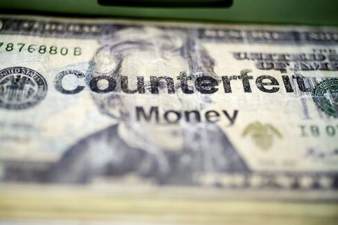 Mom With HP Printer Shows the Digital Ease of Counterfeit Bills