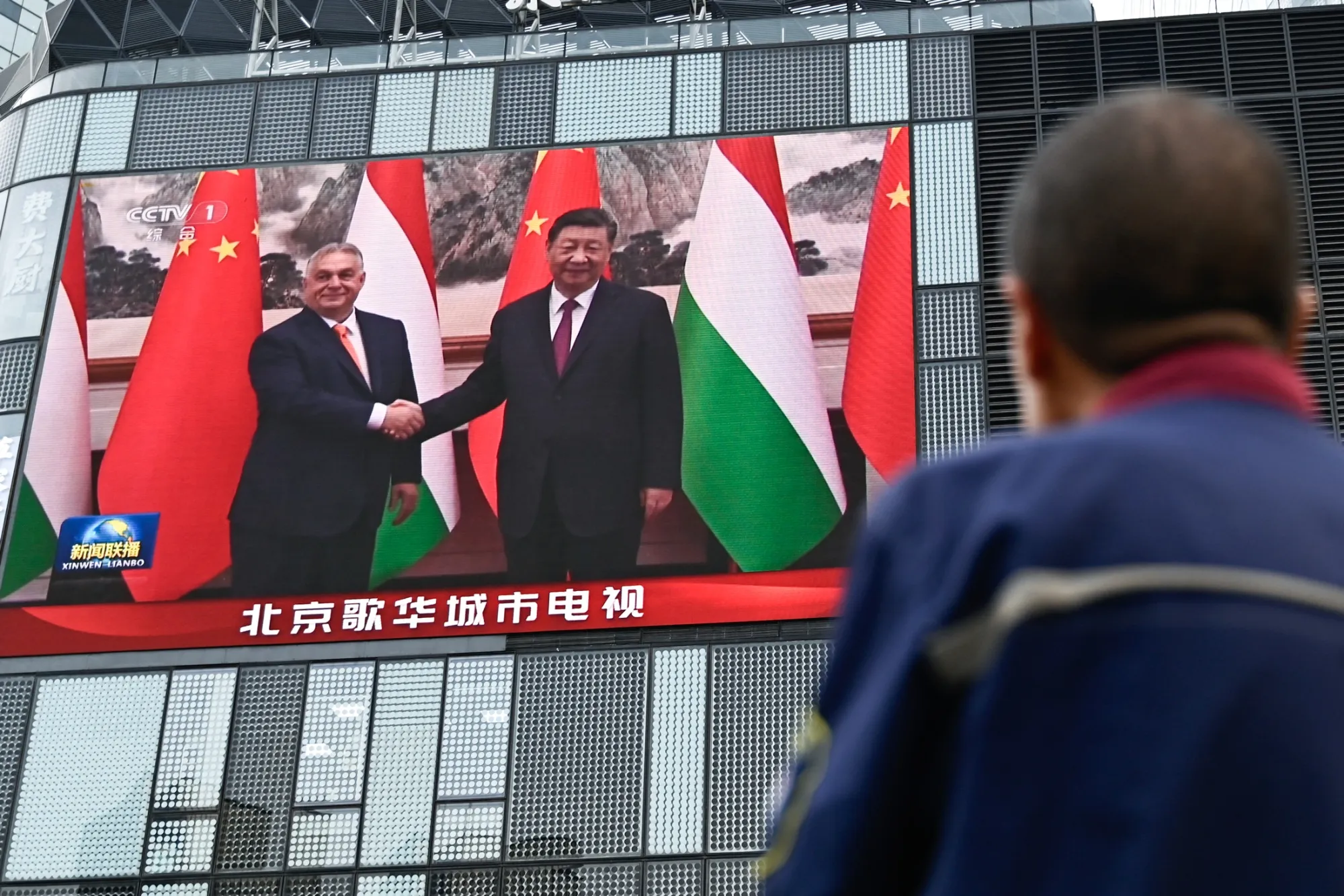 A broadcast showing the meeting of Xi Jinping and Viktor Orban, in Beijing on July 8.