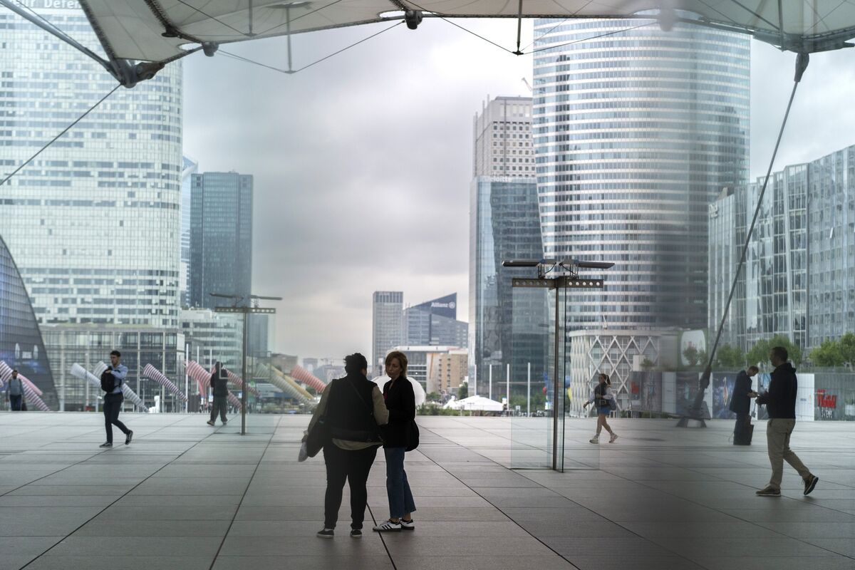 France Left Unloved by Investors as German Markets Power Ahead