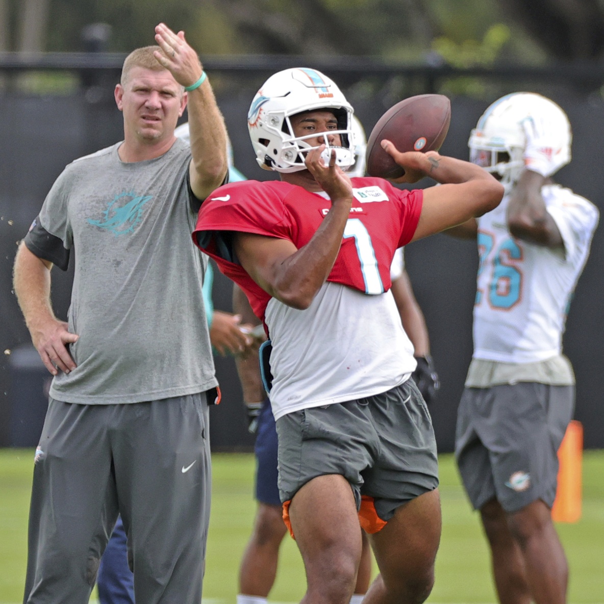 In Returns of Tua Tagovailoa and Brian Flores, Dolphins' Troubles Are on  Display - The New York Times