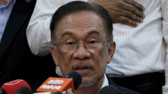 Anwar’s Latest Bid for Power in Malaysia Fails to Convince King