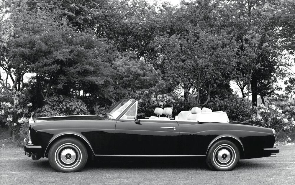 A Clic Rolls Royce For 30 000 It Could Easily Be Yours Bloomberg 1510613907 Vintage Underrated Cars Rolls Royce Corniche 02