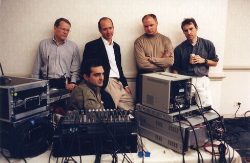 Bezos with Amazon then-President Joe Galli (seated) in 1999
