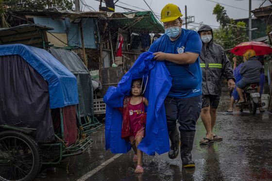 Super Typhoon Goni’s Death Toll Rises to 16 in Philippines