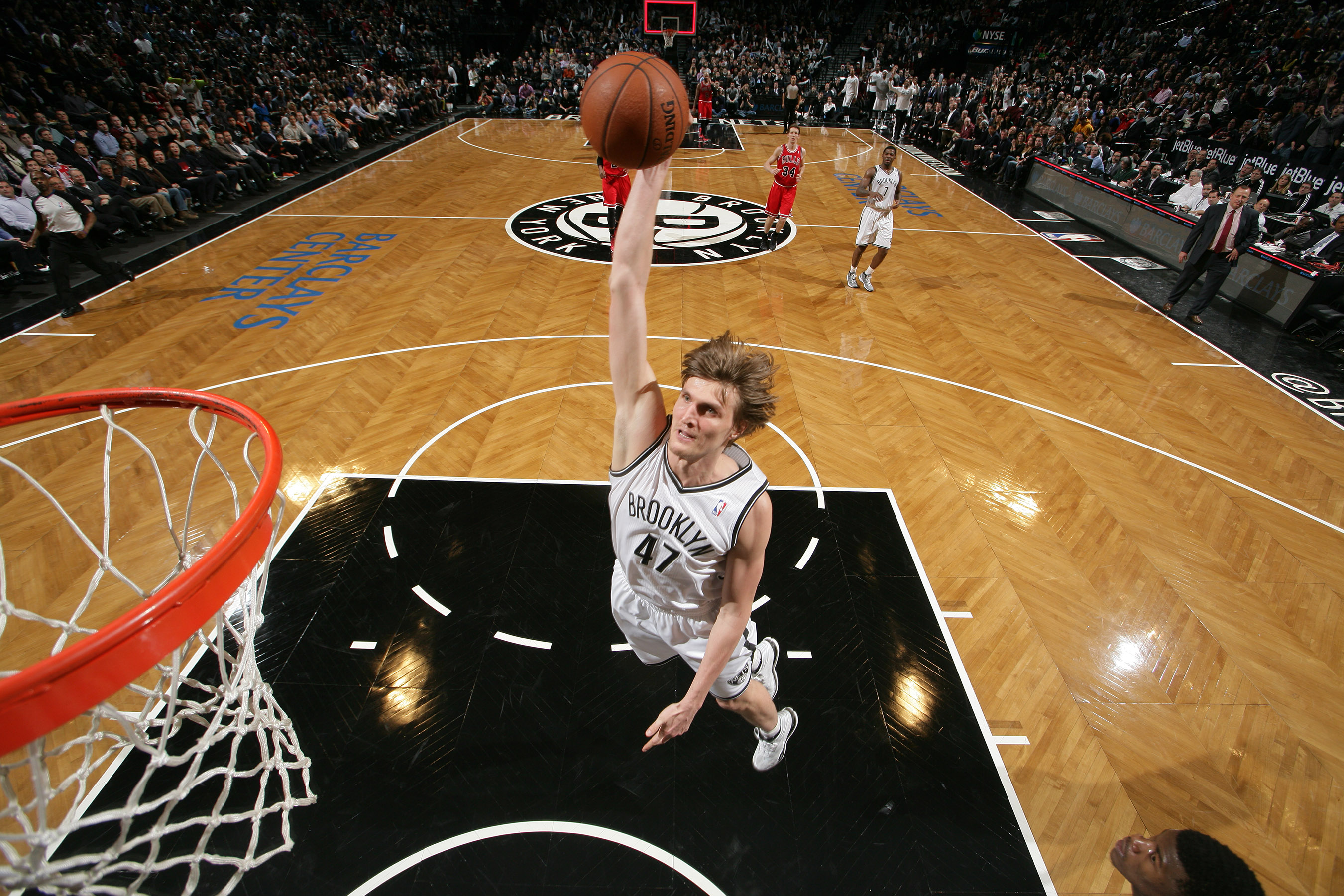 ロシア人もホットパンツが好き ak47がモスクワにフーターズ Bloomberg ロシア人もホットパンツが好き ak47がモスクワにフーターズ Bloomberg