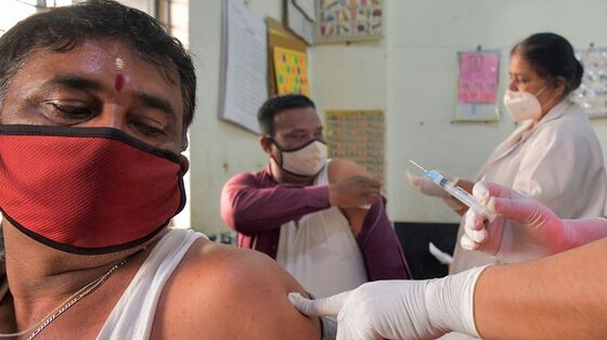 G-7 Plans 1 Billion Extra Covid Shots to End Pandemic Next Year