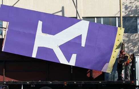 Yahoo Board to Review CEO Credentials After Criticism