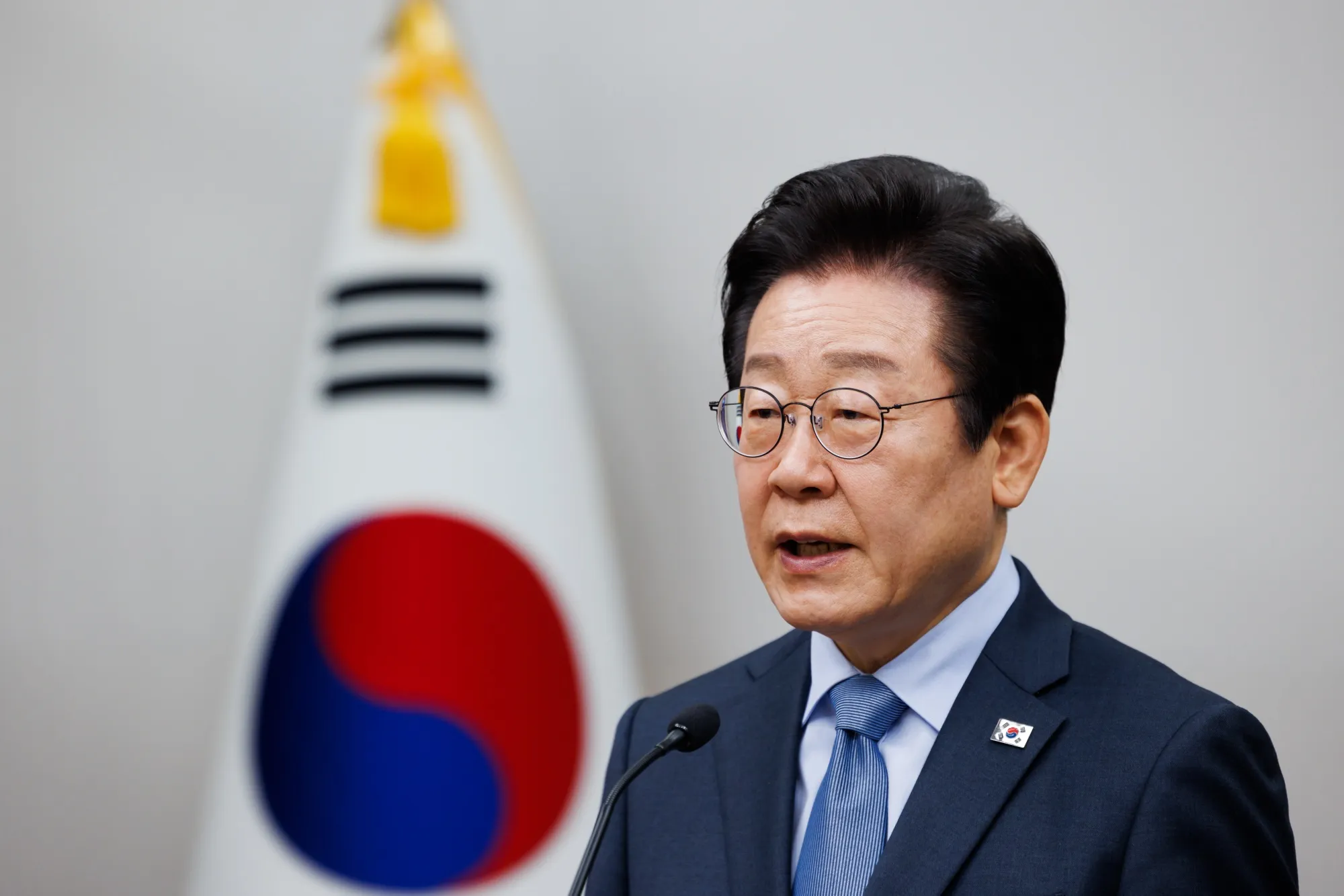 South Korea Opposition Leader Acquitted of Breaking Election Law - Bloomberg