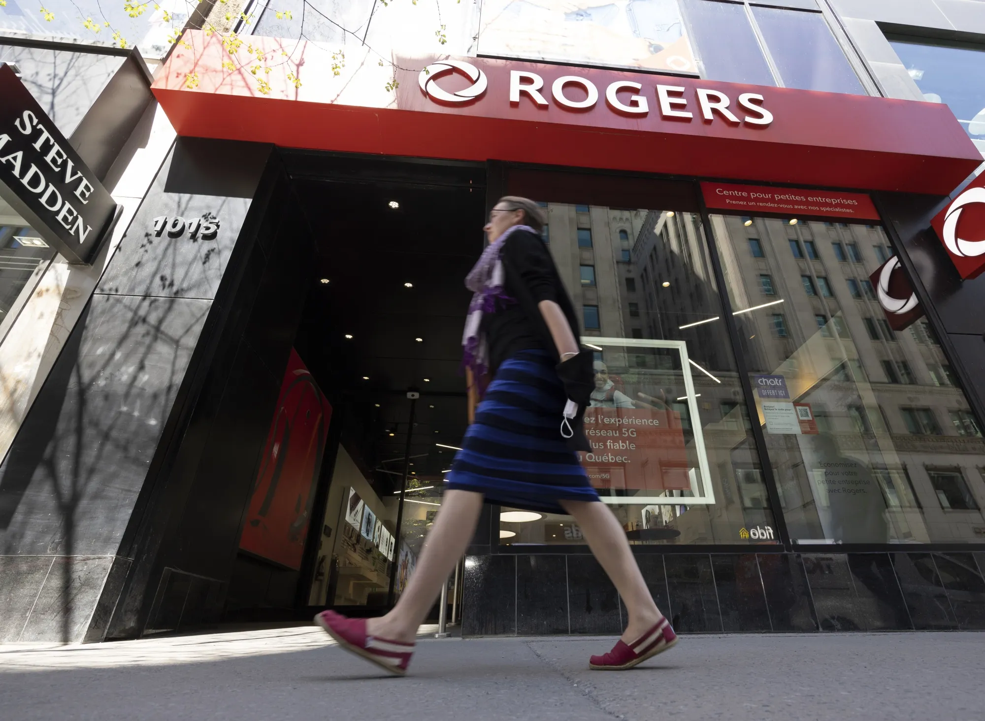 Rogers Looks To Longtime Foe To Help Rescue Shaw Deal